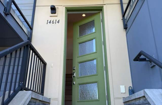 3bd/2.25ba Lake Forest Park Townhome photos photos