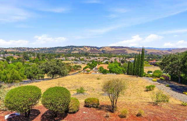 Available Now! One-of-a-Kind Hilltop Estate with Panoramic Almaden Valley Views Gallery 4