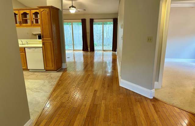 Beautiful 3/2 home on Mobile Hwy Gallery 3