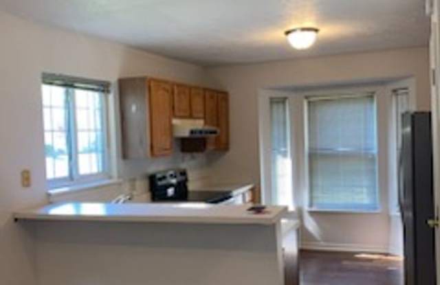 Spacious Washington Township Two Bedroom Ranch Near 86th and Ditch Rd Gallery 4