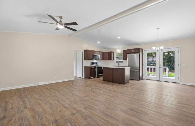 Beautifully Renovated 3-Bedroom Home with Fenced Backyard in Rincon Gallery 4