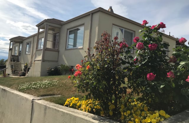 2406 East 11th St - 2406 E 11th St, Bremerton, WA 98310