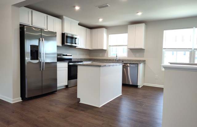 Pristine townhome located in the Cherry Grove Community in Kannapolis NC! Gallery 4