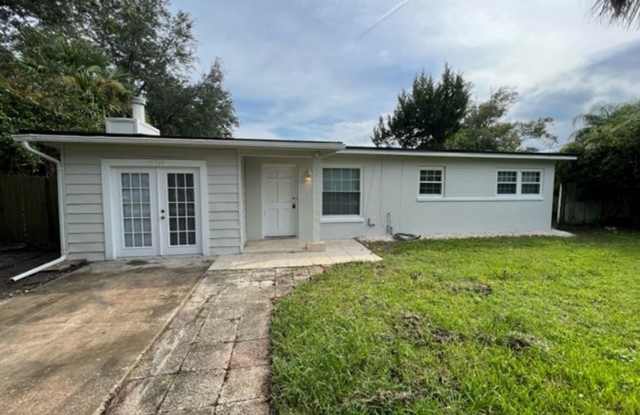 JUST REDUCED!!! BEAUTIFUL 3/1 1300sq ft home with a POOL! Freshly painted, updated bathrooms  floors!! - 10944 Eniwetok Drive, Jacksonville, FL 32246