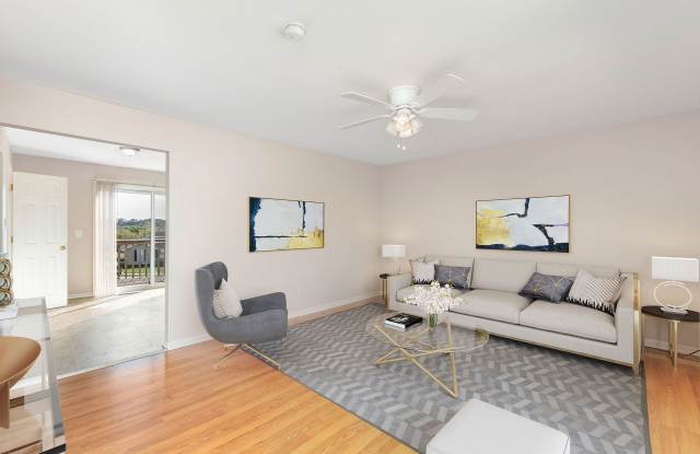 Bright & Beautiful 2-Bedroom Townhome with Scenic Views! Gallery 3