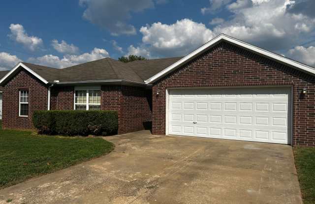 4 bedroom 2 bath home available in Bentonville! photos photos