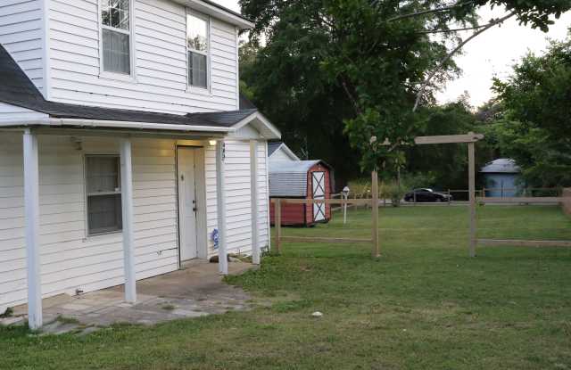 405 Sellers Avenue Gallery 1