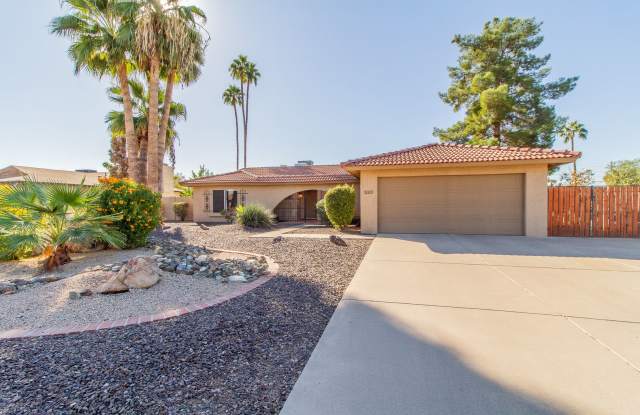 Spacious 3 bed/2 bath in cul-de-sac, great Scottsdale location! - 5001 East Charter Oak Road, Phoenix, AZ 85254