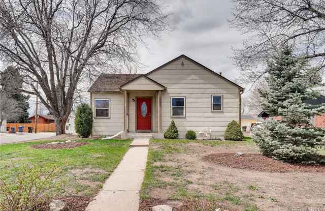 4 bed ranch next to DU photos photos