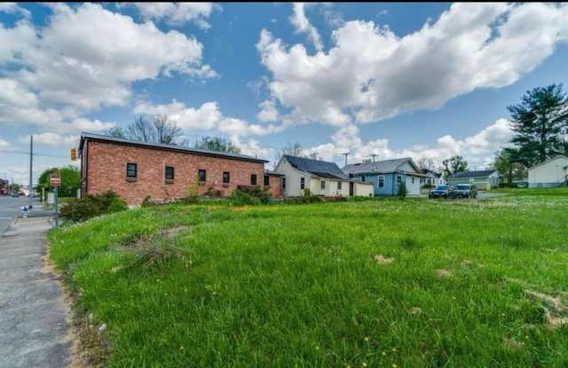 401 West Main Street Johnson City, Tennessee 37604 Gallery 4