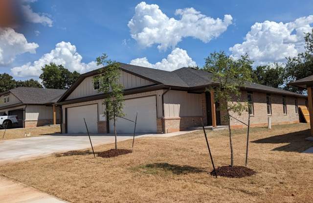 3 Bed 2 Bath 2 Car Duplex Freedom Villas in Midwest City, OK photos photos