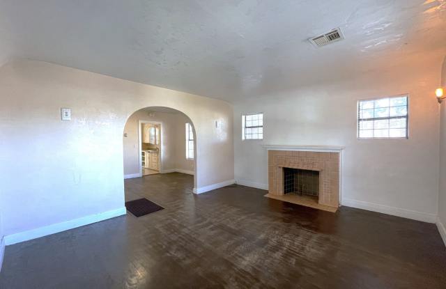 *** $500 Off Special Offer!! *** Charming 2-Bed Retreat: Your Ideal Home in the Heart of Convenience! - 3644 Northwest 13th Street, Oklahoma City, OK 73107