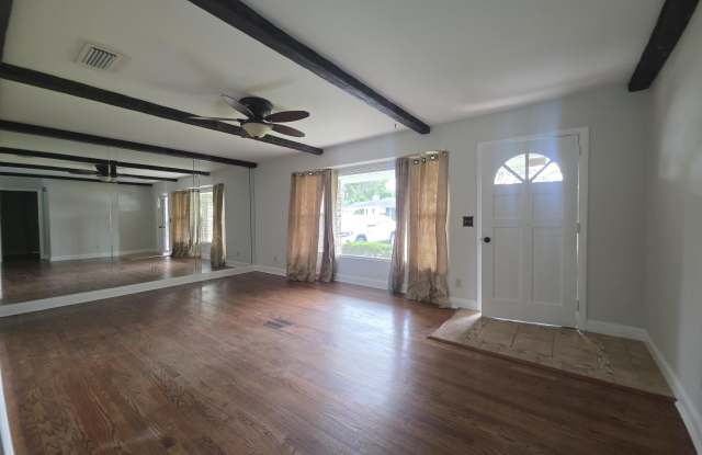 627 GROVE PARK Boulevard Gallery 2