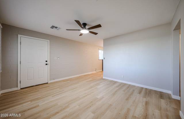 4421 N 23RD Avenue Gallery 4
