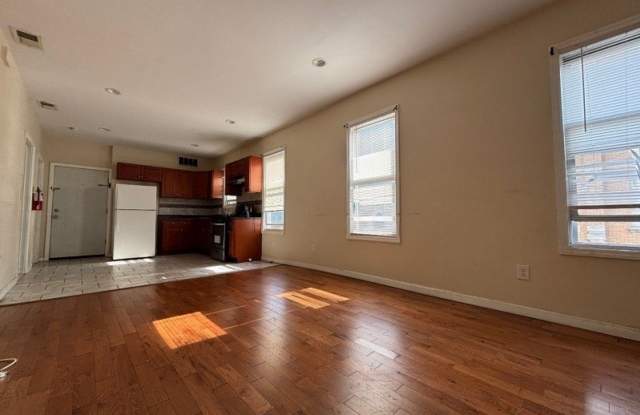 225 Ripley Pl Gallery 1