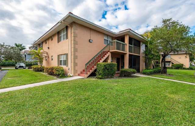 714 NW 103rd Ter photos photos