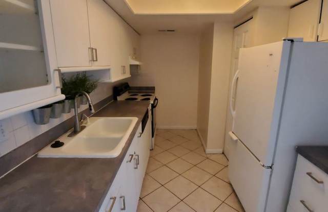 5003 VINELAND ROAD UNIT G201 Gallery 3