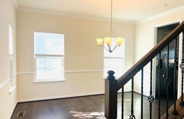 3002 WINTERBOURNE Drive Gallery 3