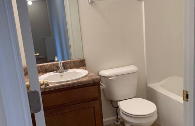 3 Bedroom 2.5 Bath Townhouse - 20 Station Lane Northeast, Christiansburg, VA 24073