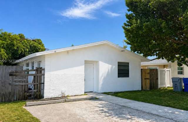 2250 NW 4th Ct Gallery 3