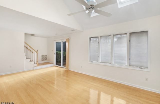 116 VILLAGE DR Gallery 3