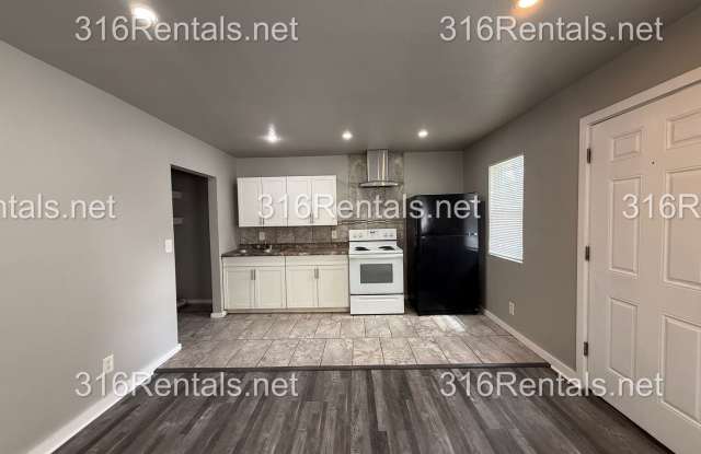 $595 - **COMING SOON**  1 bed 1 bath - Duplex Gallery 4