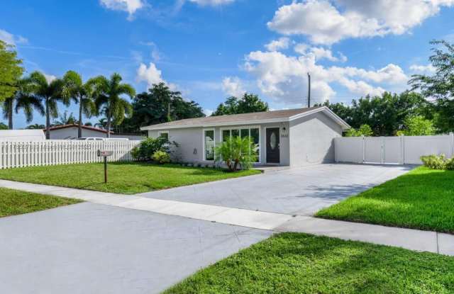 3632 SW 17th St photos photos
