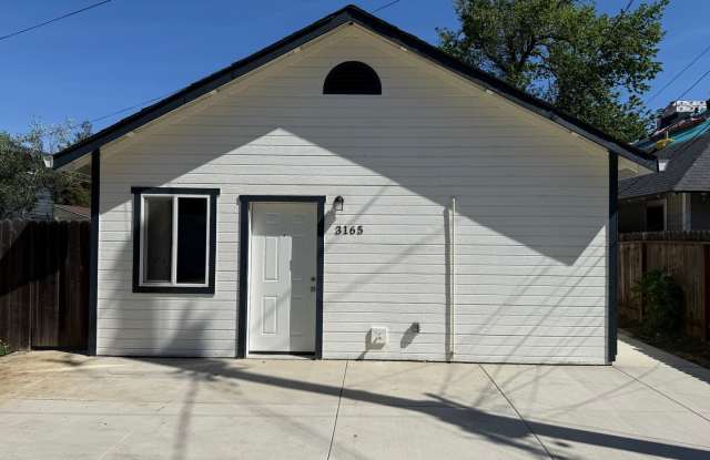 AVAILABLE NOW!  Newly Remodeled 1 bedroom, 1 bath in downtown area, won't last long! photos photos