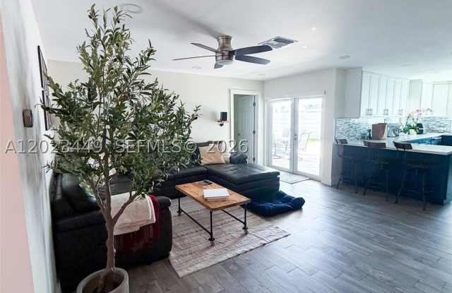 14552 SW 142nd Pl Gallery 3