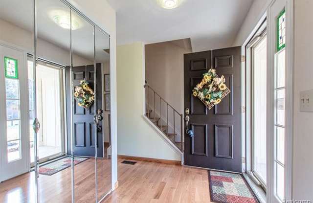 1354 N Fairview Lane Gallery 3