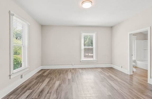 2522 Iowa St - Cedar Falls photos photos