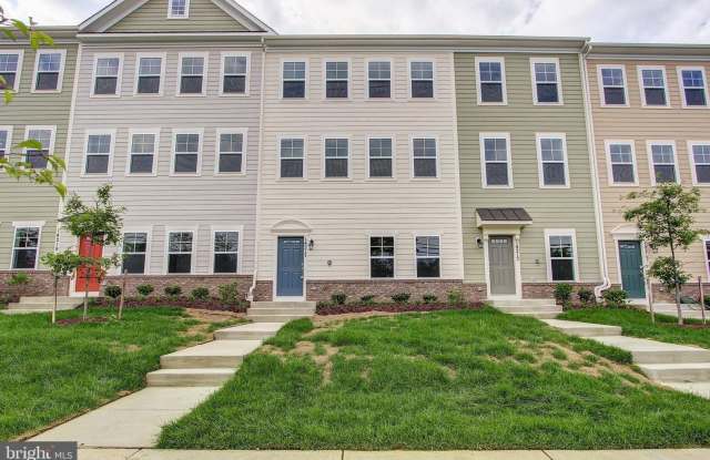 Beautiful Camden model in Travilah Station. Pristine condition! photos photos