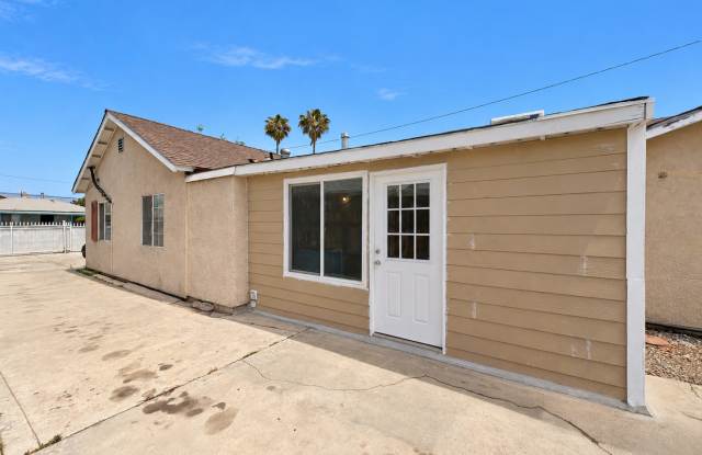 2 Bed, 1 Bath in Colton! Gallery 1