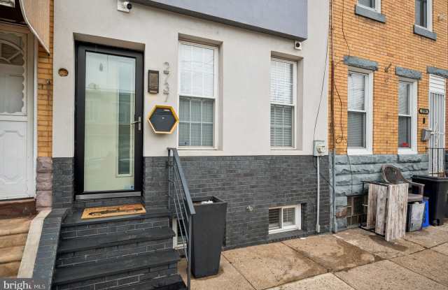 2737 E VENANGO Street photos photos