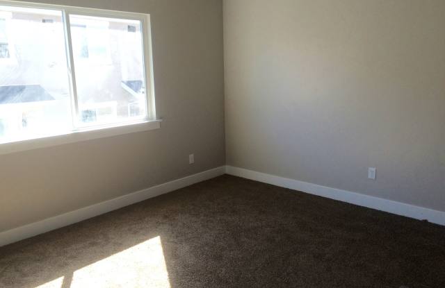 4 Bedroom Townhome in Herriman! Gallery 3
