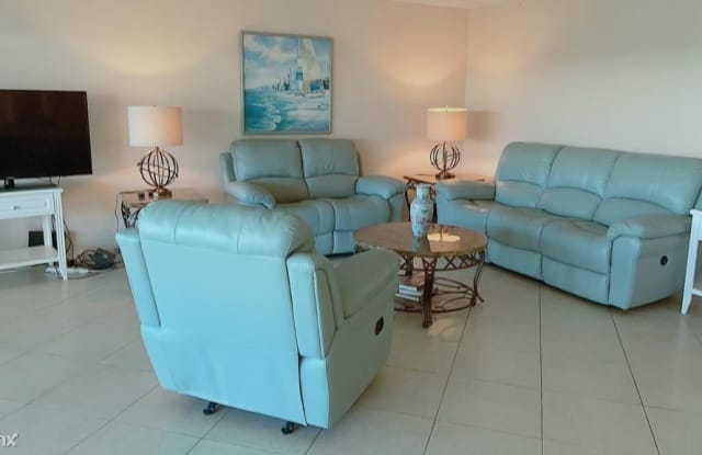 3000 NE 48th St Apt 305 - 3000 Northeast 48th Street, Fort Lauderdale, FL 33308