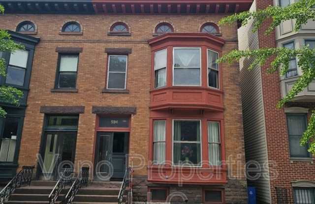 594 Madison Ave photos photos