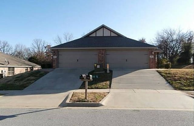 1974  E Peppervine  DR - 1974 East Peppervine Drive, Fayetteville, AR 72701