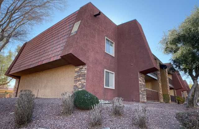 Charming 1-Bedroom Condo with Private Patio Gallery 1