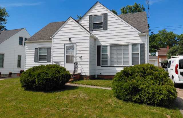 4 bedroom, 2 full bath bungalow near Cedar and Warrensville photos photos 4 bedroom, 2 full bath bungalow near Cedar and Warrensville photos photos