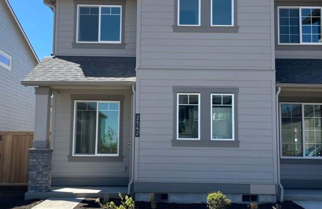 MOVE IN SPECIAL!  3 Bedroom / 2.5 Bathroom Townhome in NW Redmond's Dry Canyon Community Gallery 1