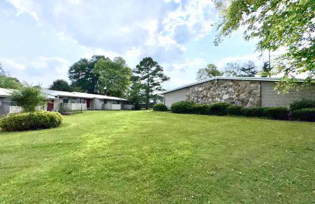 1700 GREENBRIER DEAR ROAD Gallery 2