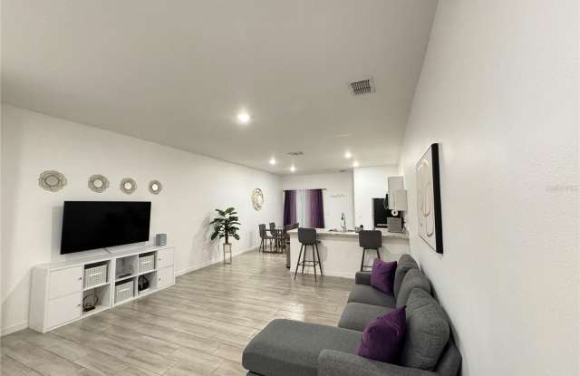 699 W KALEY Street Gallery 2