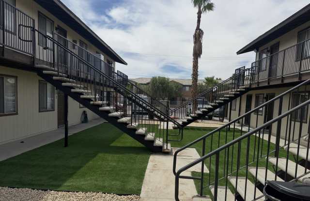 490 W Commercial Ave photos photos