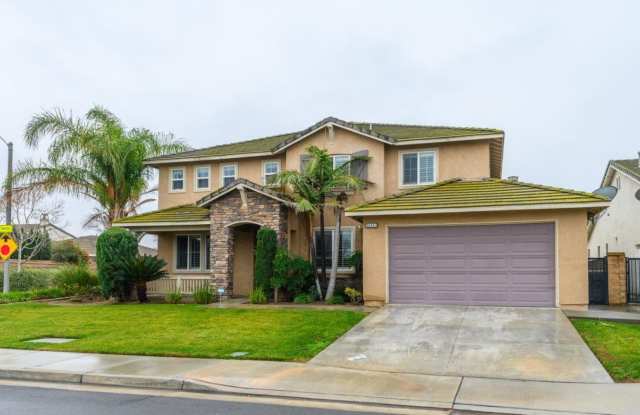 5 BD/3BA 3372sqft Single Family Home w/ 3-Car Garage Corona For Rent photos photos