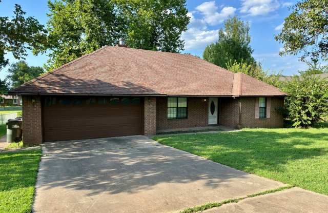 Cozy Elegance: Beautiful 2 Bed, 2.5 Bath Home with Fireplace and 2-Car Garage! photos photos