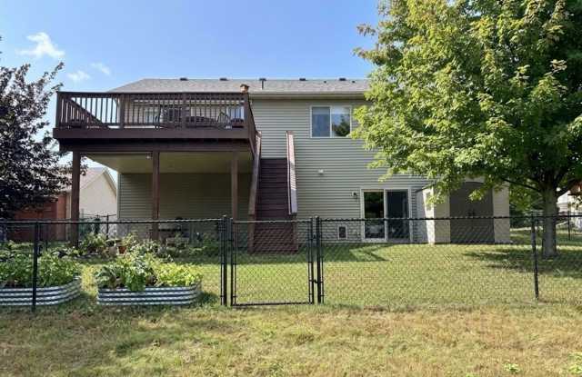 Spacious 5BR House in Belle Plaine Gallery 3