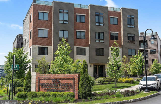 Experience City Living Without the City Hassle! 606 Lakeview Court, King of Prussia! photos photos