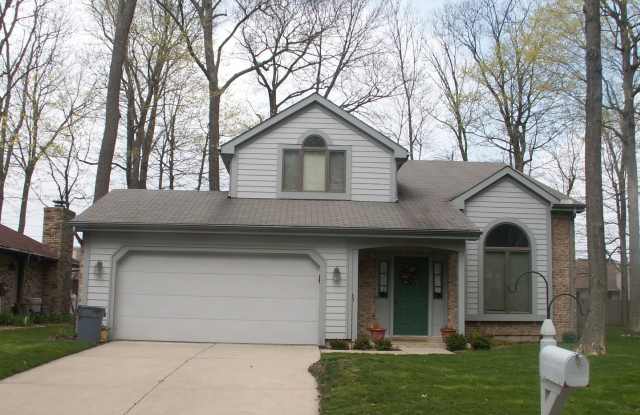 3 Bedroom, 2 1/2 Bath, Single Family Home with 2 1/2 Car Attached Garage - 1007 Arapaho Trail, Tipp City, OH 45371