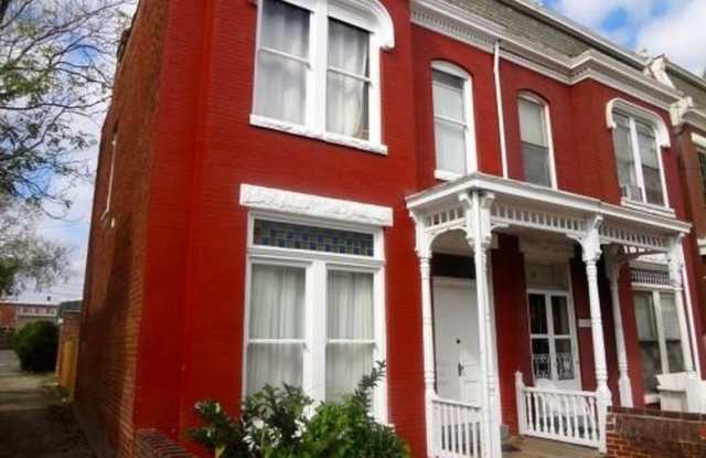 Huge 4 bed 2.5 Bath Home with Stainless Appliances, Granite, W/D, Wood and Tile Floors, Central Air, Ceiling Fans and more - 12 South Plum Street, Richmond, VA 23220